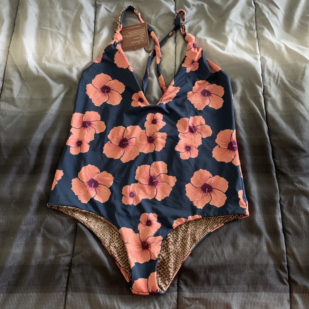 ACACIA Hibiscus Bahia